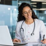 Opciones de estudio recomendadas tras completar un TCAE